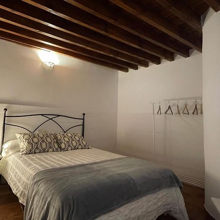 Al-Mansur Apartment Гранада Стая снимка
